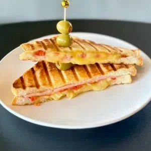 Grilled Cheese & Tomato Sandwich
